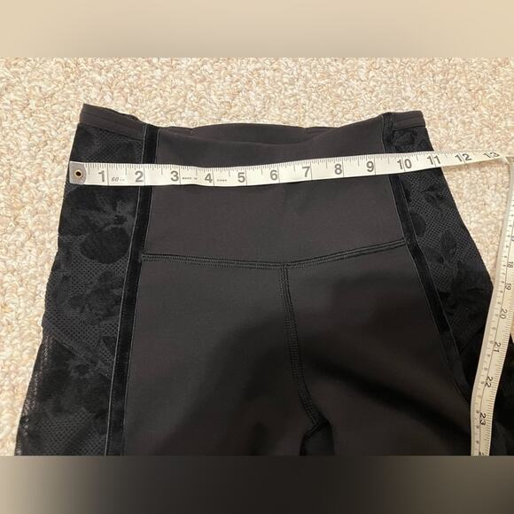 Lululemon Wunder Under Crop High-Rise Black Velvet Floral Flocked 21 Sz 4 - Picture 11 of 13